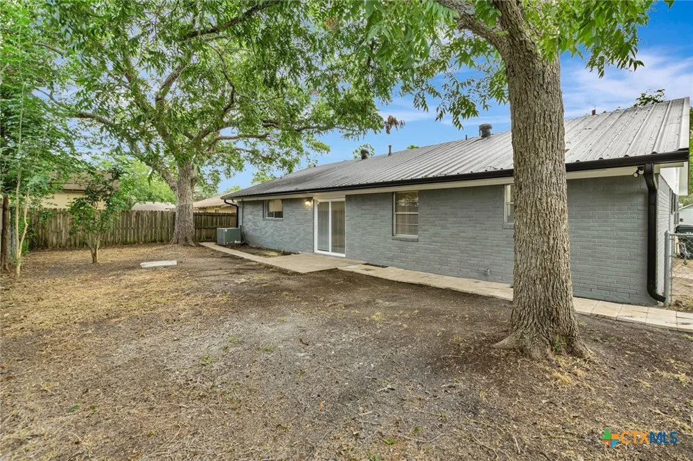 602 Market Street Hallettsville, TX 77964
