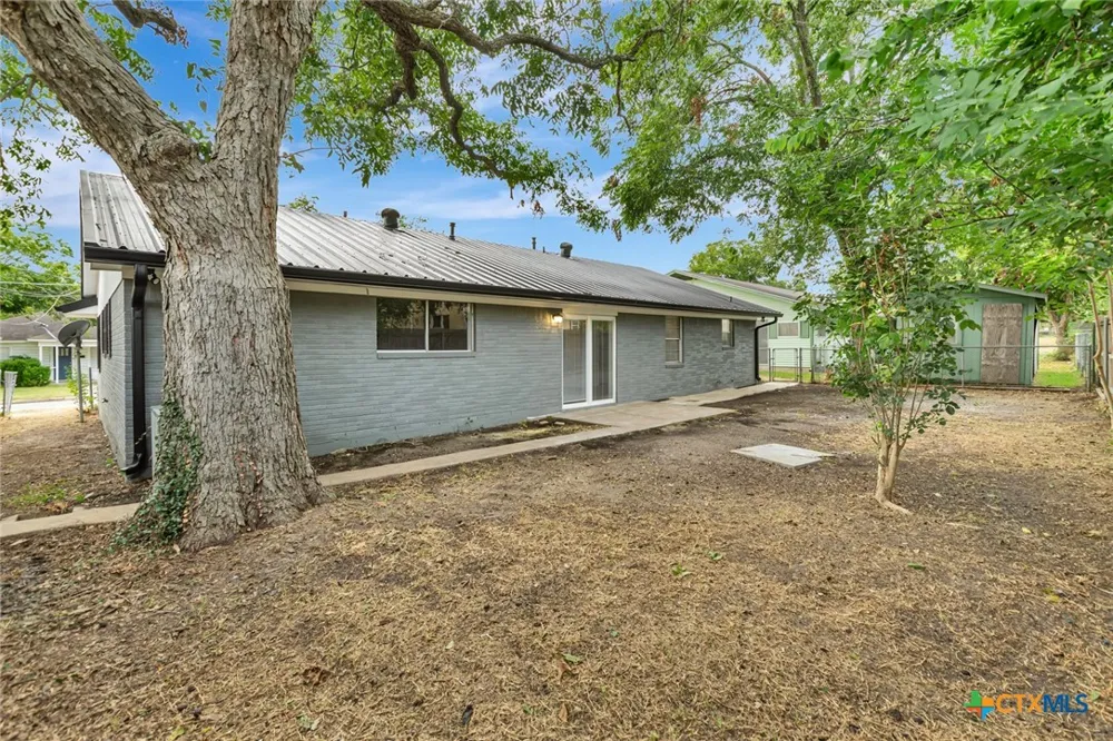 602 Market Street Hallettsville, TX 77964
