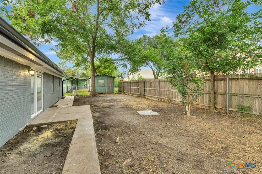 602 Market Street Hallettsville, TX 77964