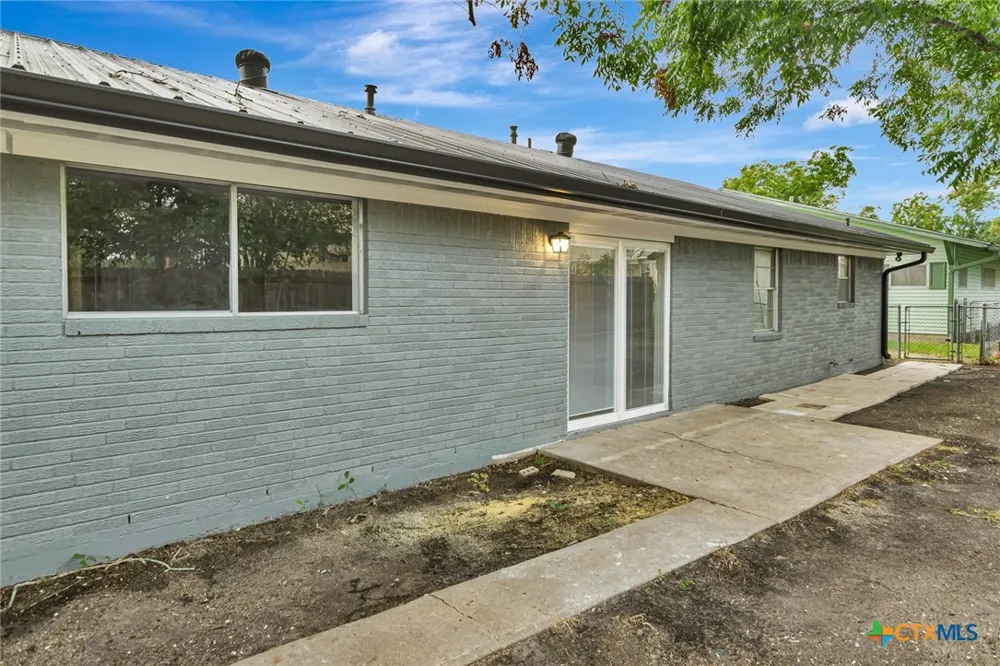 602 Market Street Hallettsville, TX 77964