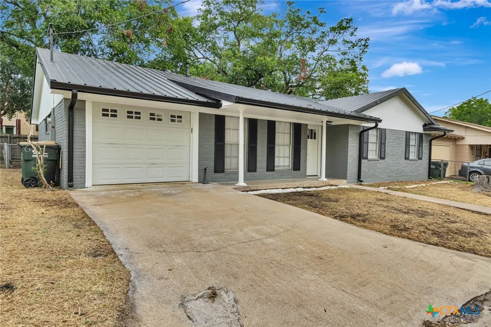 602 Market Street Hallettsville, TX 77964