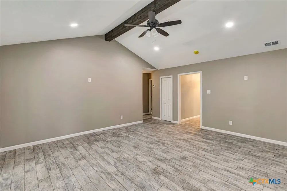 602 Market Street Hallettsville, TX 77964