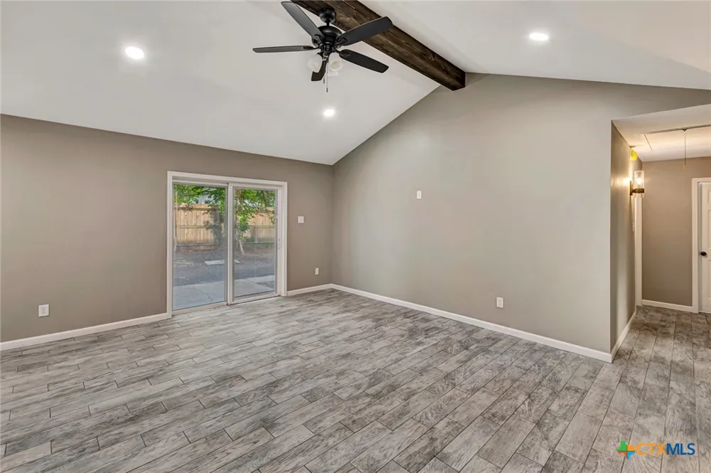 602 Market Street Hallettsville, TX 77964