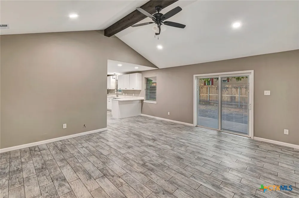 602 Market Street Hallettsville, TX 77964