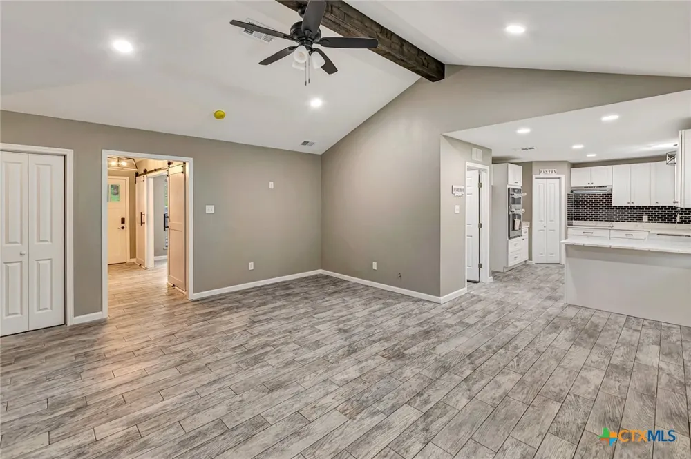 602 Market Street Hallettsville, TX 77964