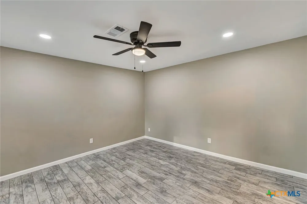 602 Market Street Hallettsville, TX 77964