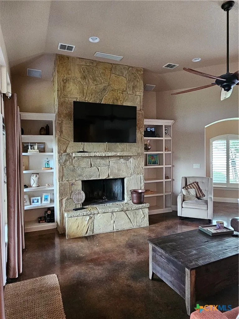 2613 Red Bud Way New Braunfels, TX 78132