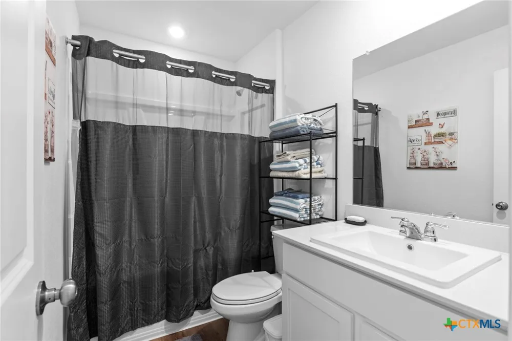 587 Commander Abbott Drive Jarrell, TX 76537