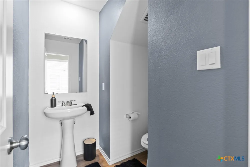 587 Commander Abbott Drive Jarrell, TX 76537