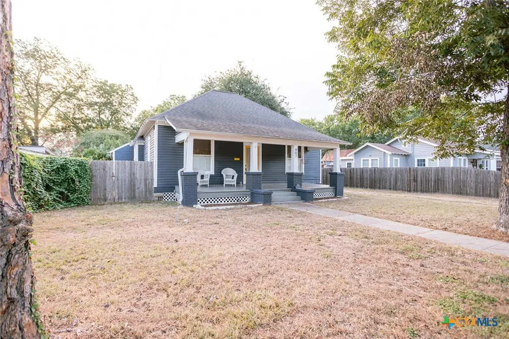 907 Craig Street Victoria, TX 77901