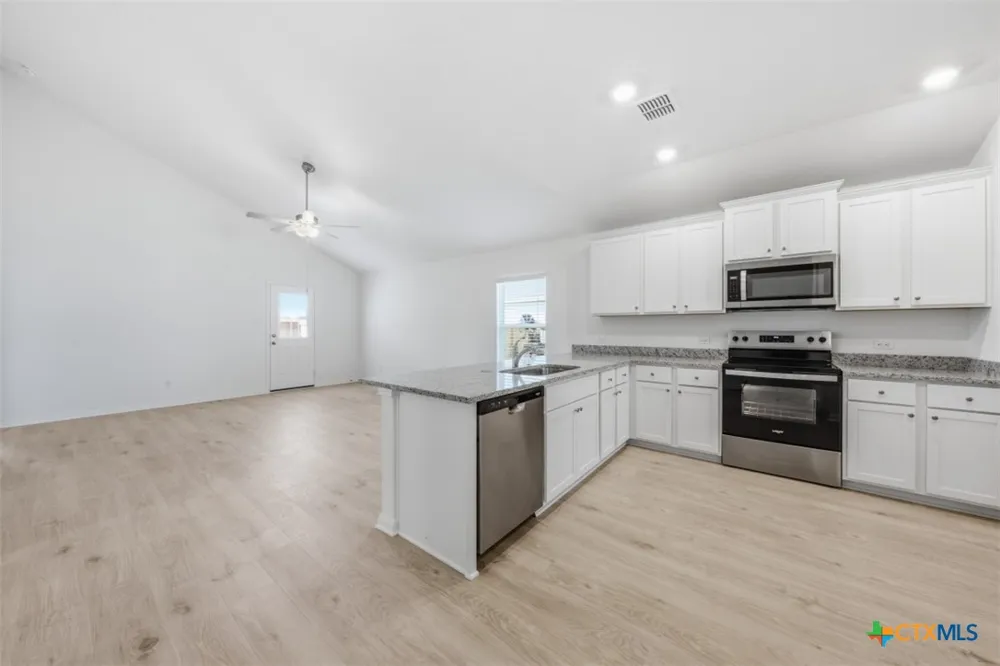 245 W Luna Blue Lane Jarrell, TX 76537