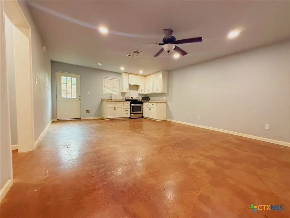117 S Emma #A Bartlett, TX 76511