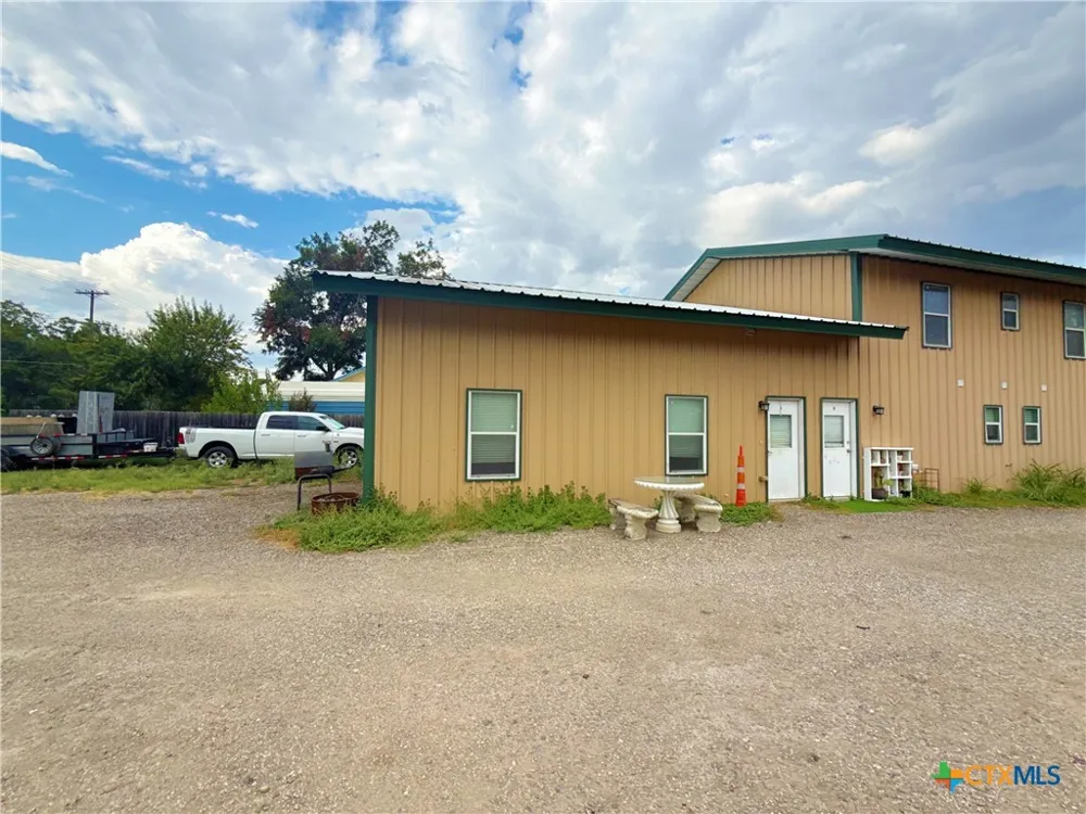 117 S Emma #A Bartlett, TX 76511