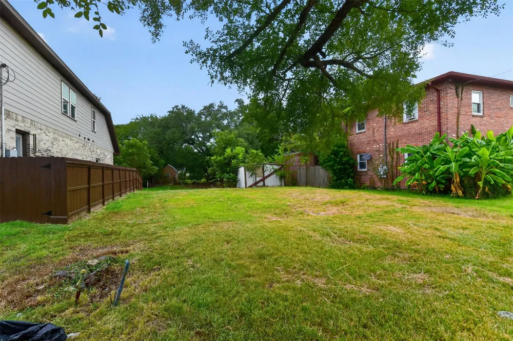 206 West Thomas Avenue Pasadena, TX 77506