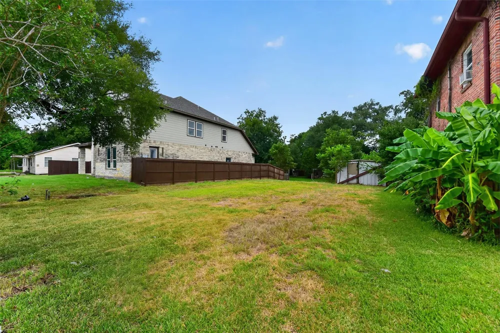 206 West Thomas Avenue Pasadena, TX 77506
