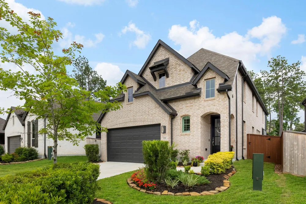 221 Sky Top Drive Montgomery, TX 77316