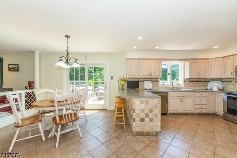 3 Red Oak Ln Rockaway, NJ 07866