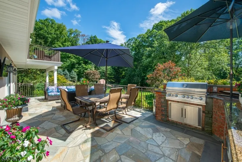 3 Red Oak Ln Rockaway, NJ 07866