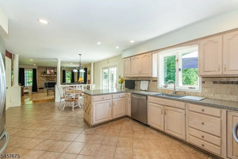 3 Red Oak Ln Rockaway, NJ 07866