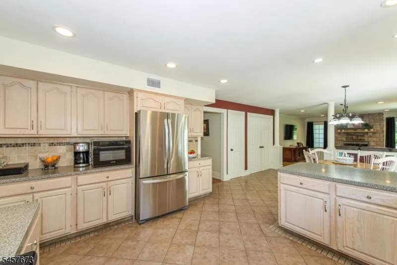 3 Red Oak Ln Rockaway, NJ 07866