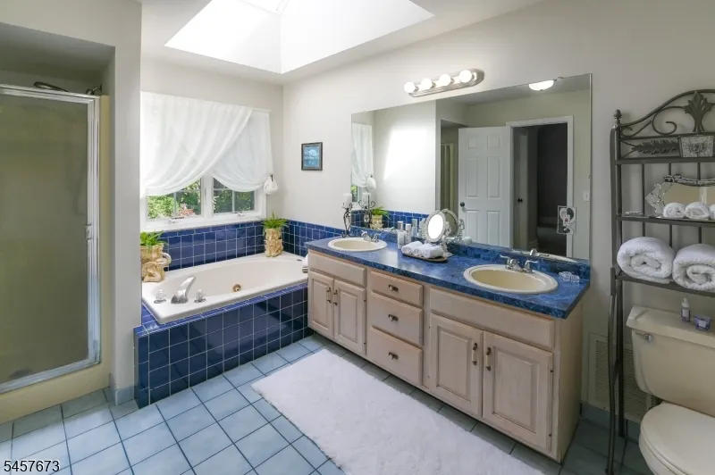 3 Red Oak Ln Rockaway, NJ 07866