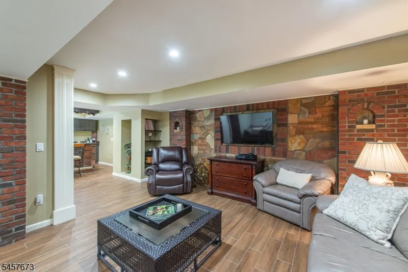 3 Red Oak Ln Rockaway, NJ 07866