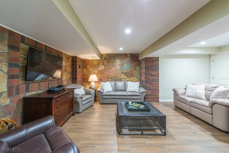 3 Red Oak Ln Rockaway, NJ 07866