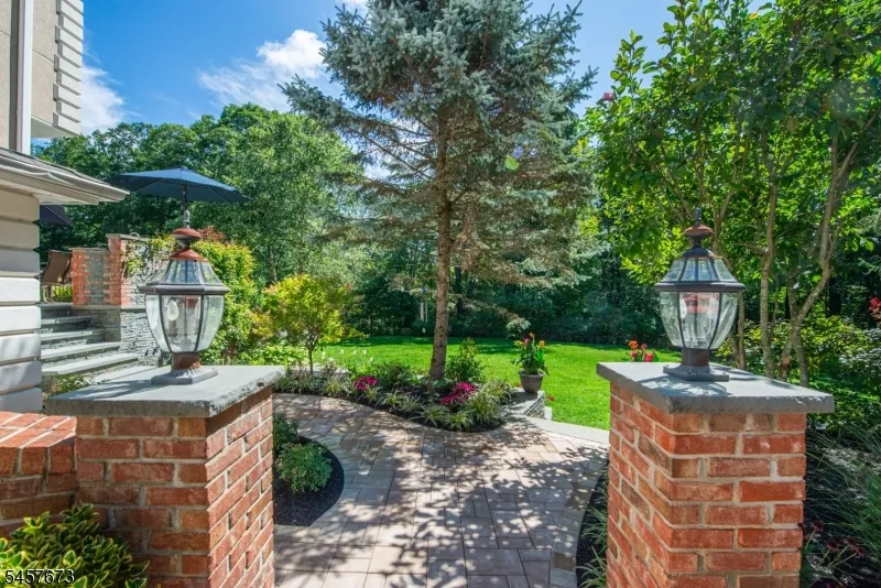 3 Red Oak Ln Rockaway, NJ 07866