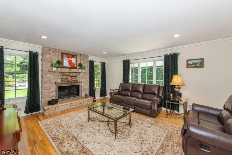 3 Red Oak Ln Rockaway, NJ 07866
