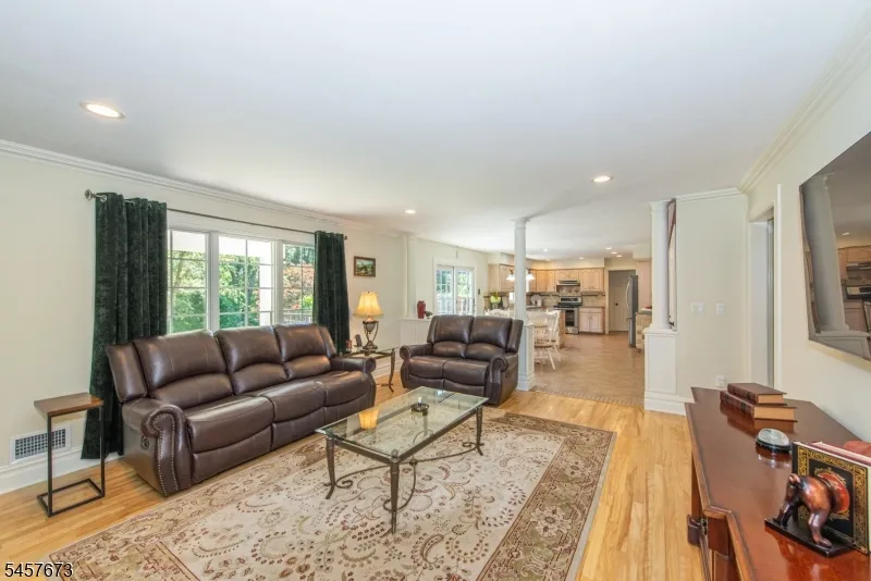 3 Red Oak Ln Rockaway, NJ 07866