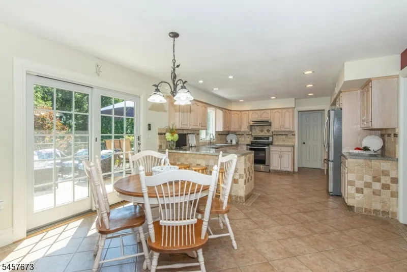 3 Red Oak Ln Rockaway, NJ 07866