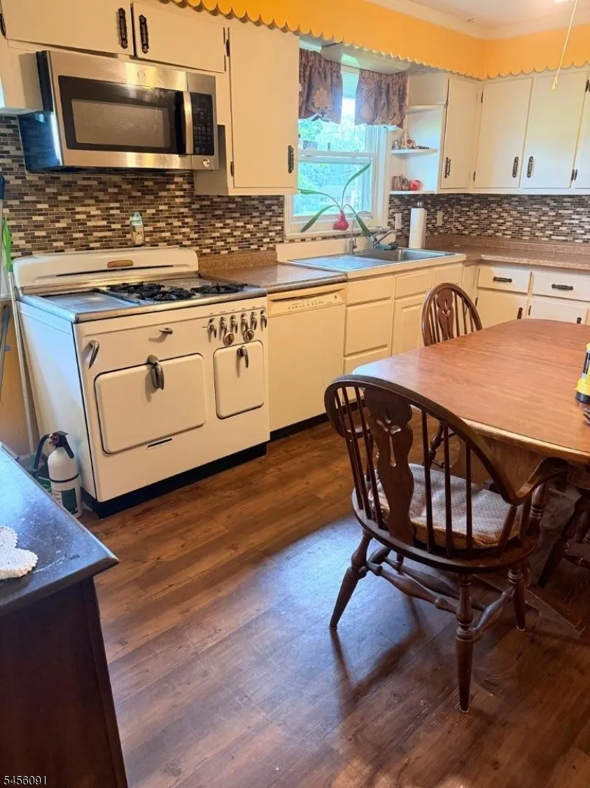 322 CEDAR GROVE LANE Franklin, NJ 08873