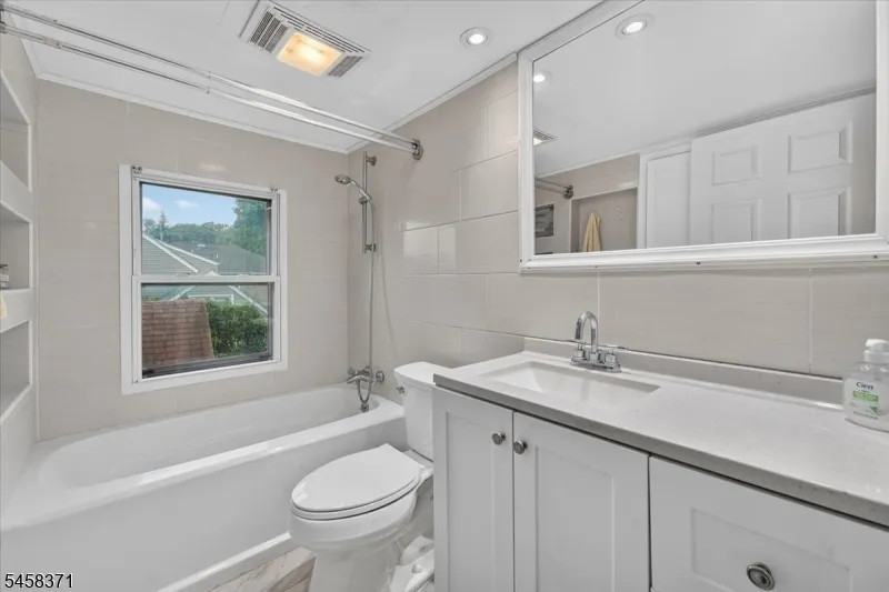 2101 Summit Ter Linden City, NJ 07036
