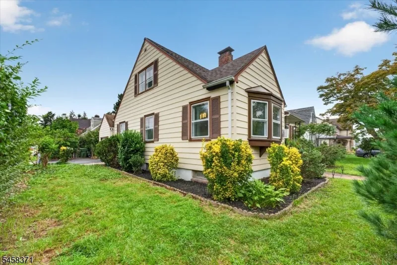 2101 Summit Ter Linden City, NJ 07036