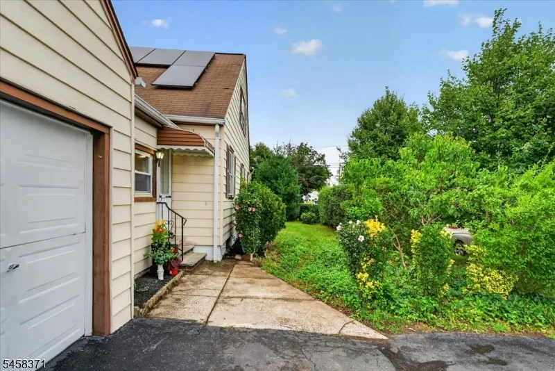 2101 Summit Ter Linden City, NJ 07036