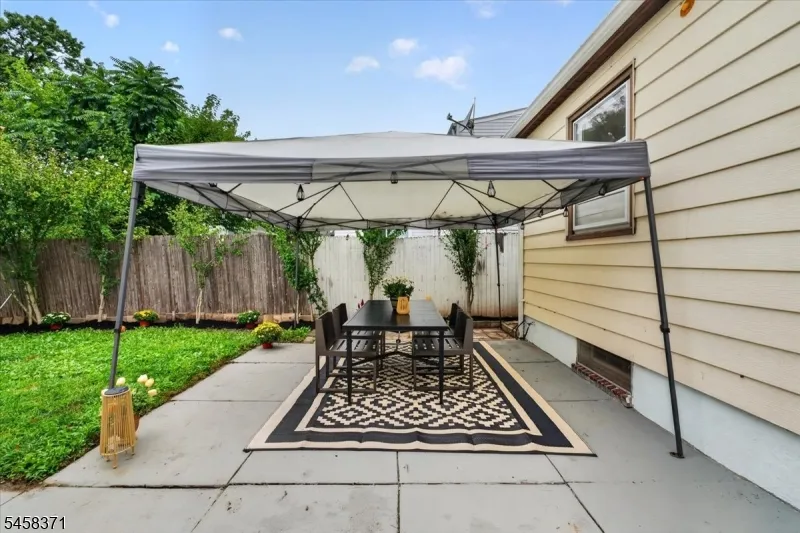 2101 Summit Ter Linden City, NJ 07036