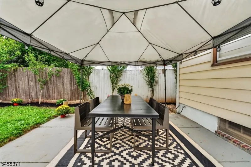 2101 Summit Ter Linden City, NJ 07036