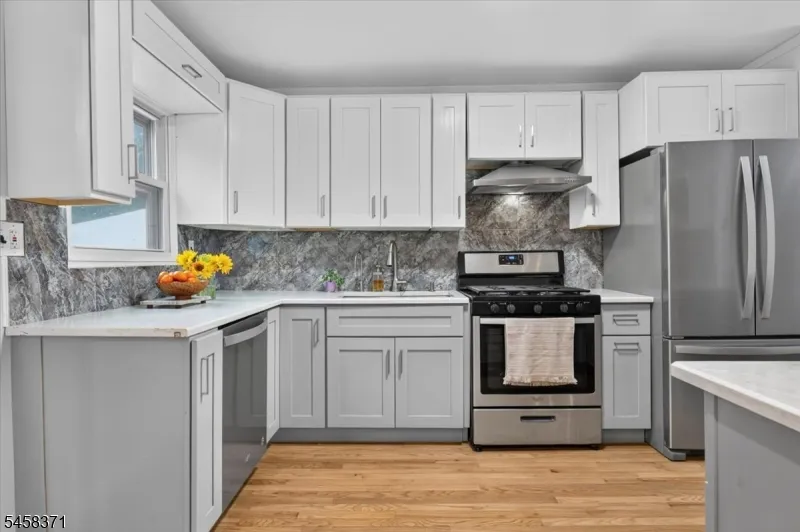 2101 Summit Ter Linden City, NJ 07036