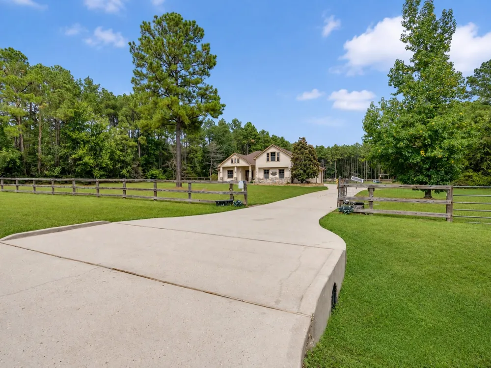 12654 Maxwell Street Willis, TX 77378