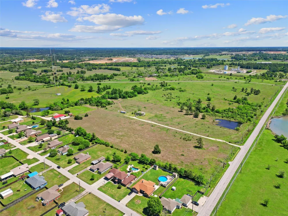 11242 Longstreet Road Willis, TX 77318