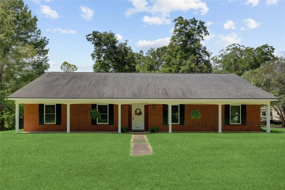 319 Garrett Road Wharton, TX 77488
