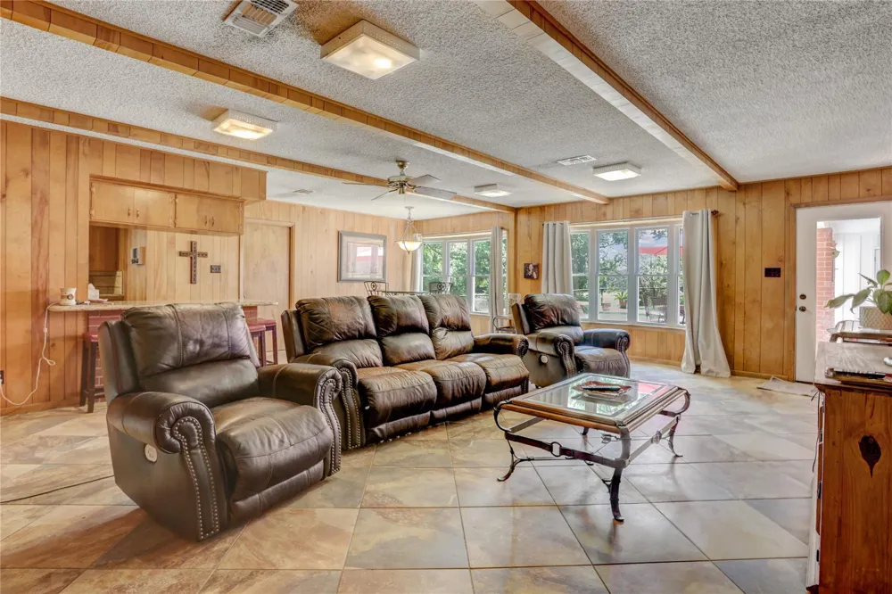 319 Garrett Road Wharton, TX 77488