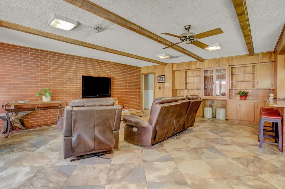 319 Garrett Road Wharton, TX 77488