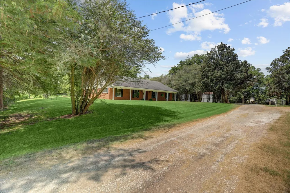 319 Garrett Road Wharton, TX 77488