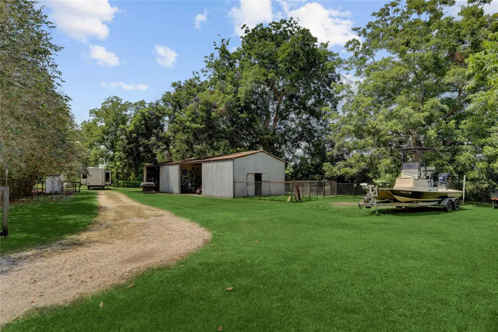 319 Garrett Road Wharton, TX 77488