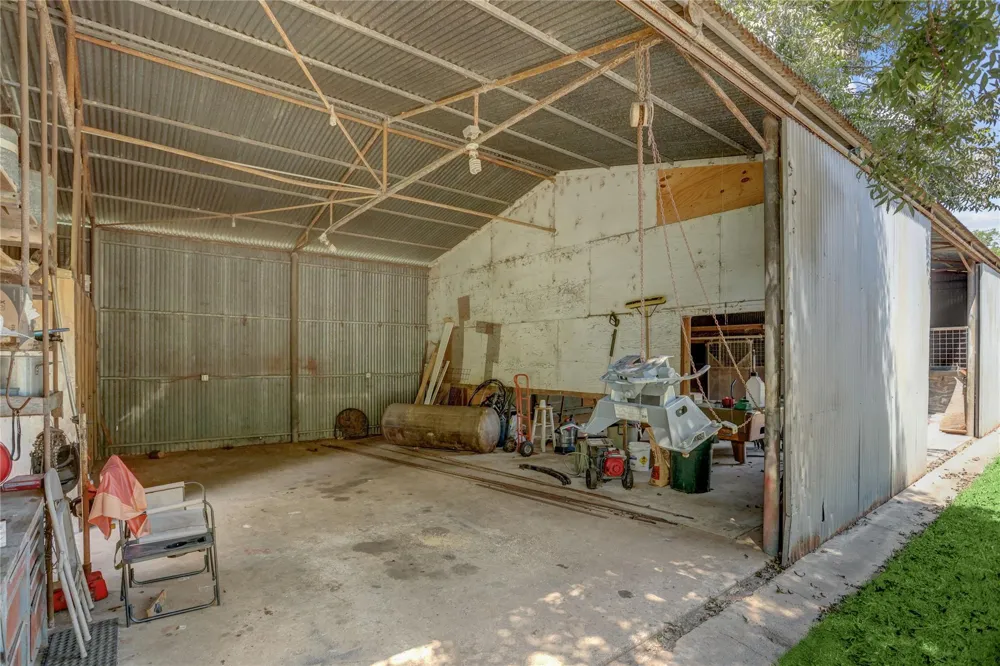 319 Garrett Road Wharton, TX 77488