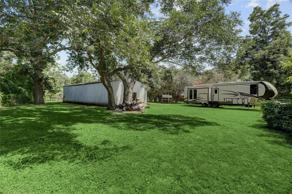 319 Garrett Road Wharton, TX 77488