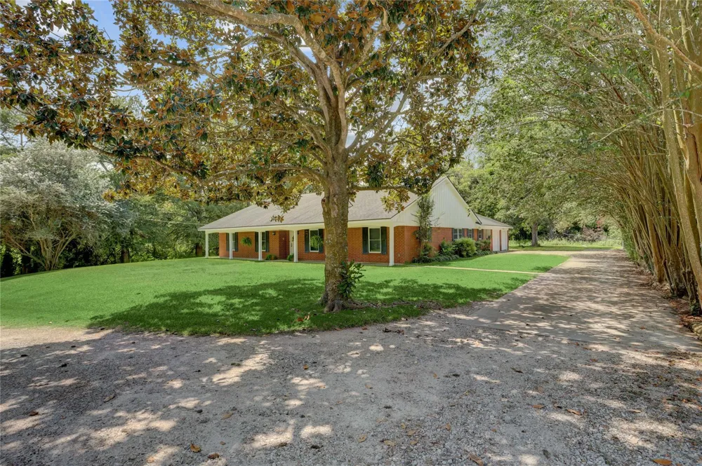 319 Garrett Road Wharton, TX 77488