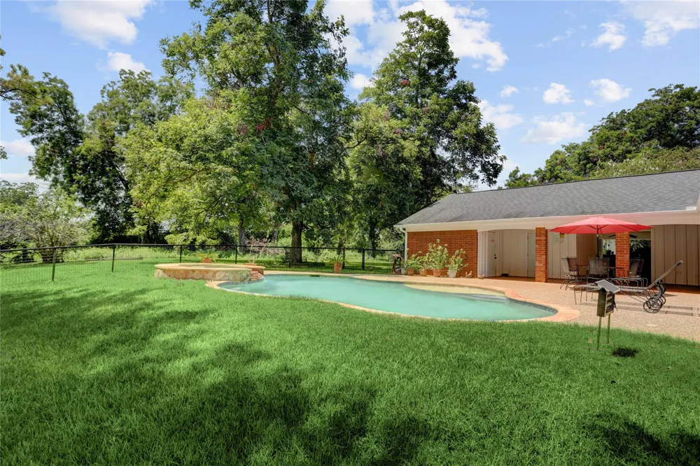 319 Garrett Road Wharton, TX 77488