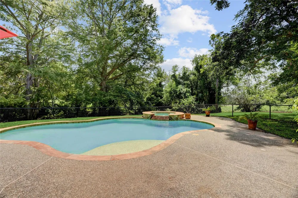 319 Garrett Road Wharton, TX 77488